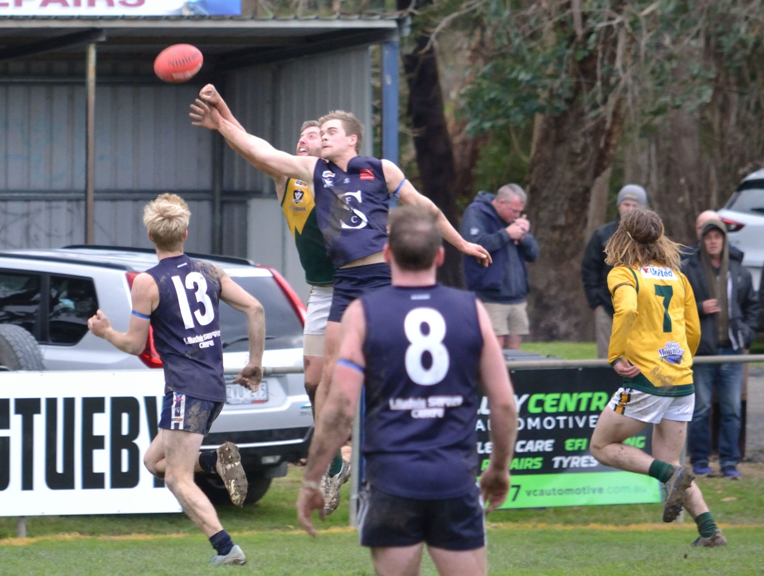 Cam Arnott in the ruck