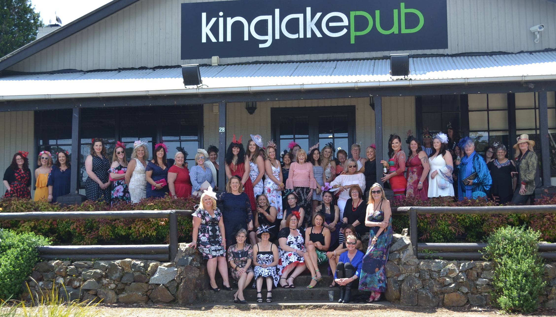 Kinglake Pub_Ladies_2