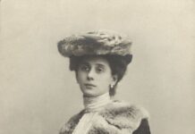 October 3, 1935: The Australian/New Zealand dessert, the pavlova, is named after ballerina Anna Pavlova Anna Pavlova