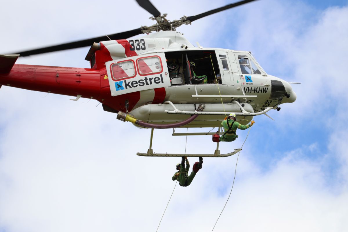 rappel firefighters ffmv rappel firefighters helicopter chopper